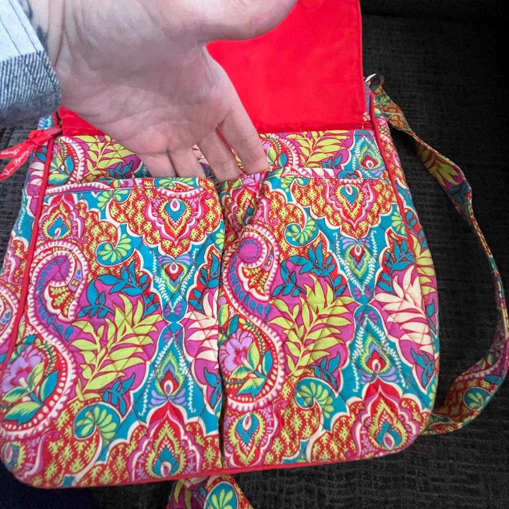 Vera Bradley Mailbag - Picture 3 of 6
